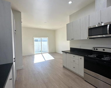 8515 Vanalden Avenue - Photo Thumbnail 4