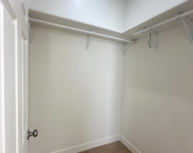 8515 Vanalden Avenue - Photo Thumbnail 13