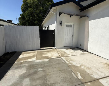 8515 Vanalden Avenue - Photo Thumbnail 16