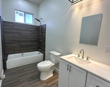8515 Vanalden Avenue - Photo Thumbnail 14