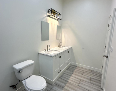 8515 Vanalden Avenue - Photo Thumbnail 11