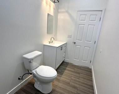 8515 Vanalden Avenue - Photo Thumbnail 15