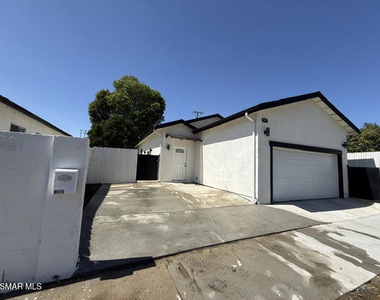 8515 Vanalden Avenue - Photo Thumbnail 17