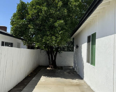 8515 Vanalden Avenue - Photo Thumbnail 19