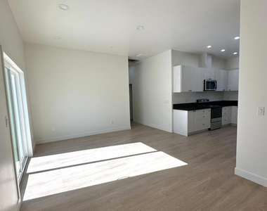 8515 Vanalden Avenue - Photo Thumbnail 4