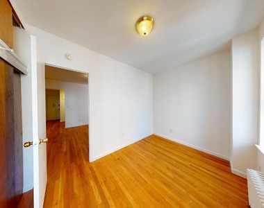 East 65th Street - Photo Thumbnail 5