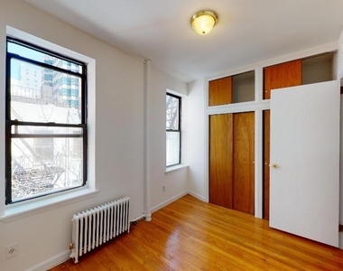 East 65th Street - Photo Thumbnail 4