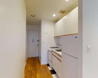 East 65th Street - Photo Thumbnail 6