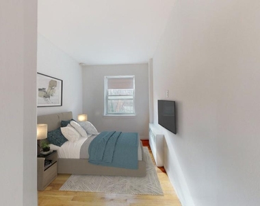 East 92nd Street - Photo Thumbnail 3