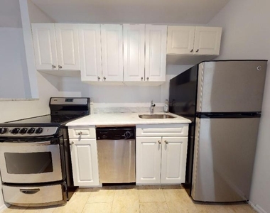 East 92nd Street - Photo Thumbnail 5