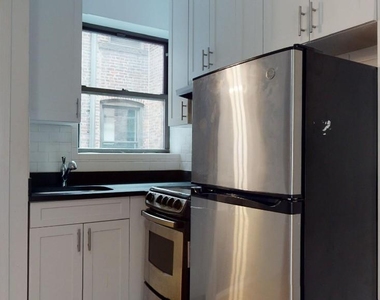 West 51st Street - Photo Thumbnail 11