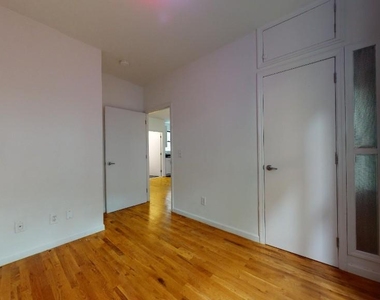 West 51st Street - Photo Thumbnail 5