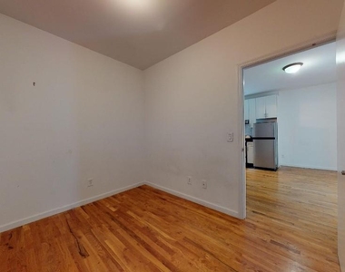 West 51st Street - Photo Thumbnail 7