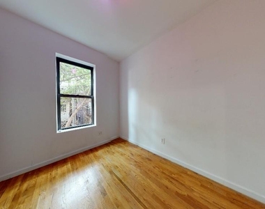 West 51st Street - Photo Thumbnail 4