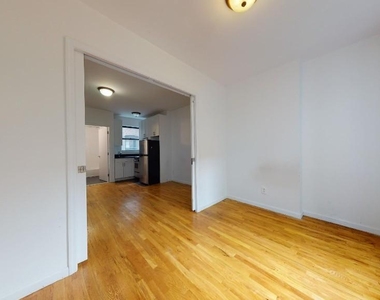 West 51st Street - Photo Thumbnail 3