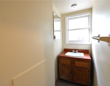 70 High Street - Photo Thumbnail 6
