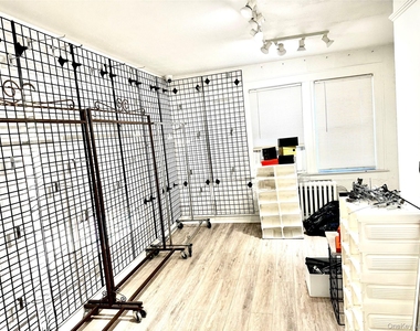 3929 Merrick Road - Photo Thumbnail 11