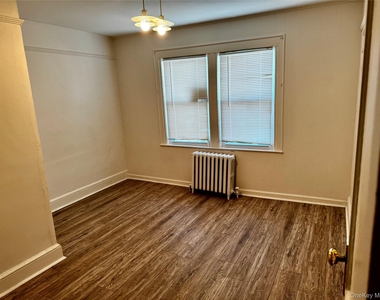 3929 Merrick Road - Photo Thumbnail 9