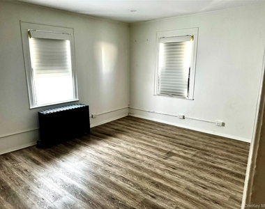 3929 Merrick Road - Photo Thumbnail 10