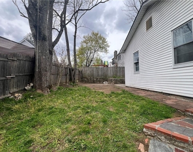 3180 Lincoln Drive - Photo Thumbnail 8