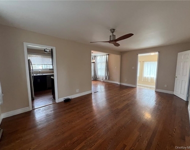 3180 Lincoln Drive - Photo Thumbnail 5