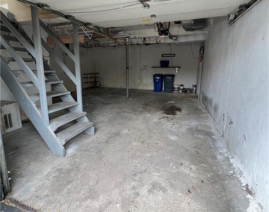 3180 Lincoln Drive - Photo Thumbnail 12