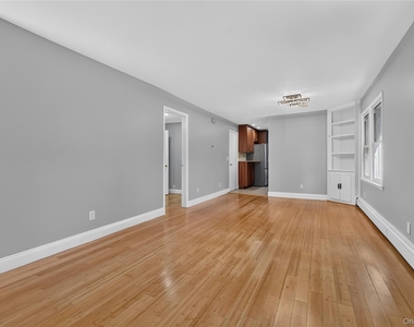 34 Winona Avenue - Photo Thumbnail 8