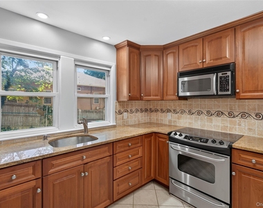 34 Winona Avenue - Photo Thumbnail 22