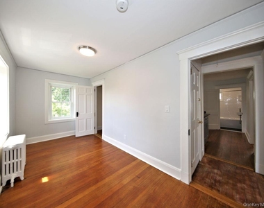 72 High Street - Photo Thumbnail 2