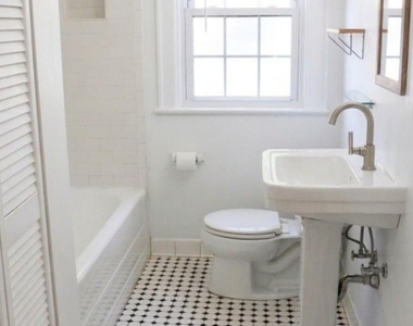 8 Washington Place - Photo Thumbnail 6