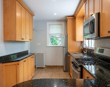 8 Washington Place - Photo Thumbnail 7