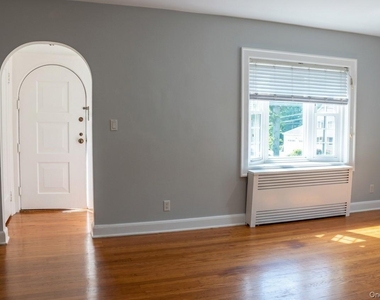 8 Washington Place - Photo Thumbnail 1