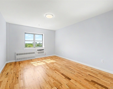 671 Bronx River Road - Photo Thumbnail 13