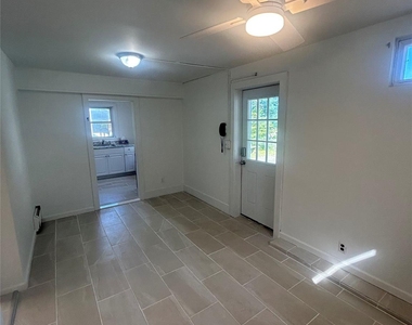 34 Bedford Ave - Photo Thumbnail 3