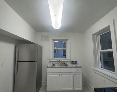 34 Bedford Ave - Photo Thumbnail 4
