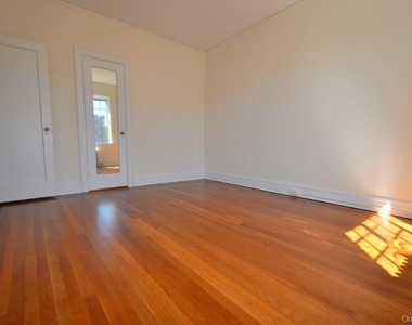 155 Garth Road - Photo Thumbnail 20