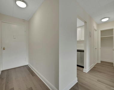 2 Park Avenue - Photo Thumbnail 16