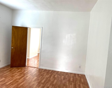 97-31 92nd Street - Photo Thumbnail 4