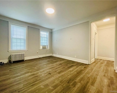 12 Chatsworth Avenue - Photo Thumbnail 2