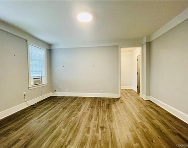 12 Chatsworth Avenue - Photo Thumbnail 3