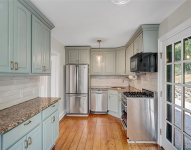 324 Woodbine Avenue - Photo Thumbnail 19