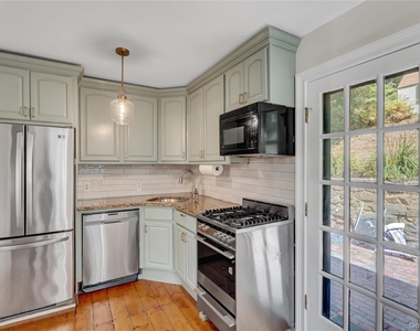 324 Woodbine Avenue - Photo Thumbnail 20