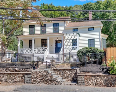 324 Woodbine Avenue - Photo Thumbnail 3