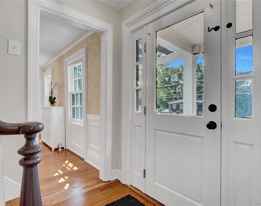 324 Woodbine Avenue - Photo Thumbnail 8