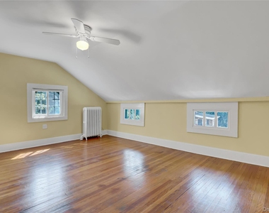 324 Woodbine Avenue - Photo Thumbnail 31