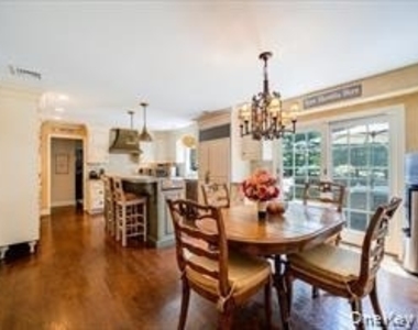 10 Evergreen Court - Photo Thumbnail 7