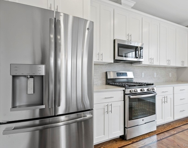 2 Ashford Avenue - Photo Thumbnail 2
