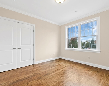 2 Ashford Avenue - Photo Thumbnail 8