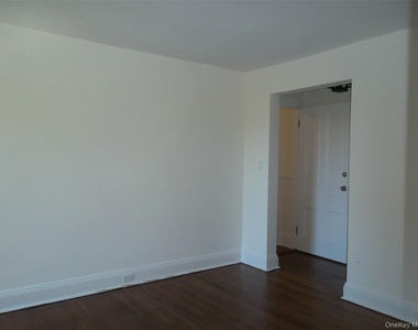 95 High Street - Photo Thumbnail 11