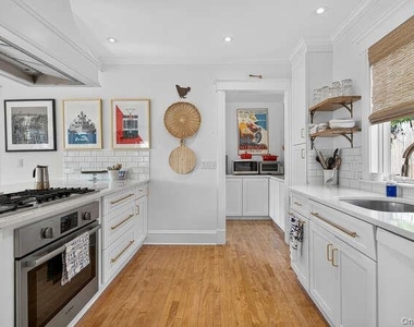 25 Soundview Avenue - Photo Thumbnail 13